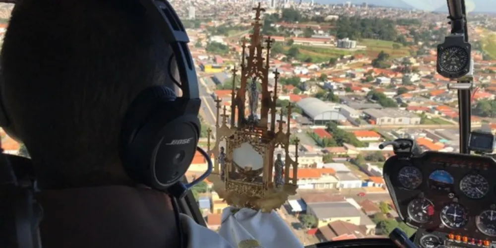 Helicóptero sobrevoou todas as regiões da cidade neste Domingo de Ramos