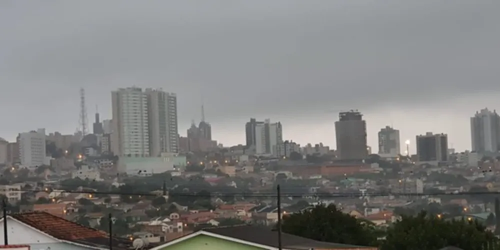Previsão aponta chuva forte no começo da noite desta segunda-feira