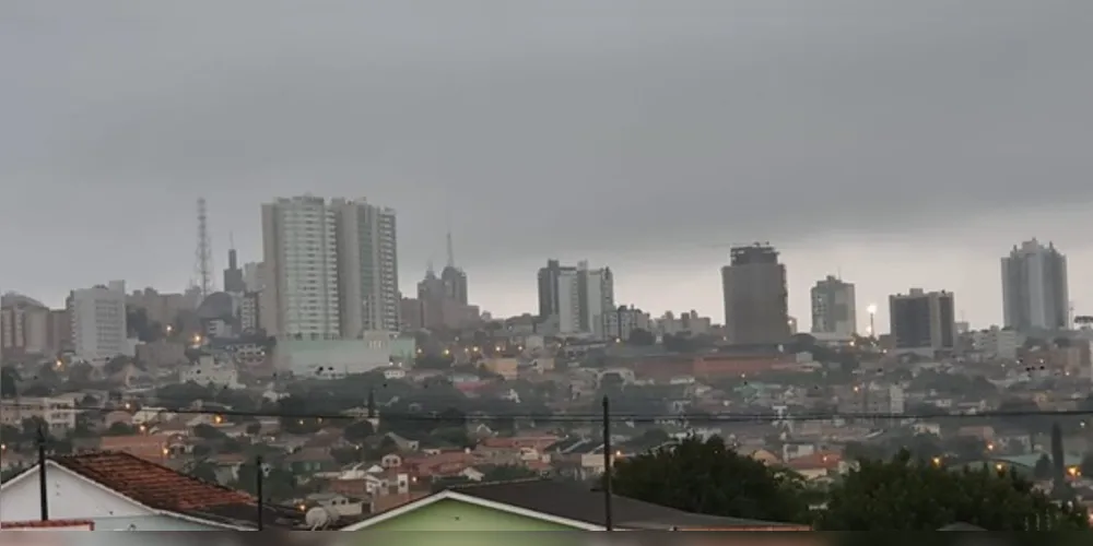 Previsão aponta chuva forte no começo da noite desta segunda-feira