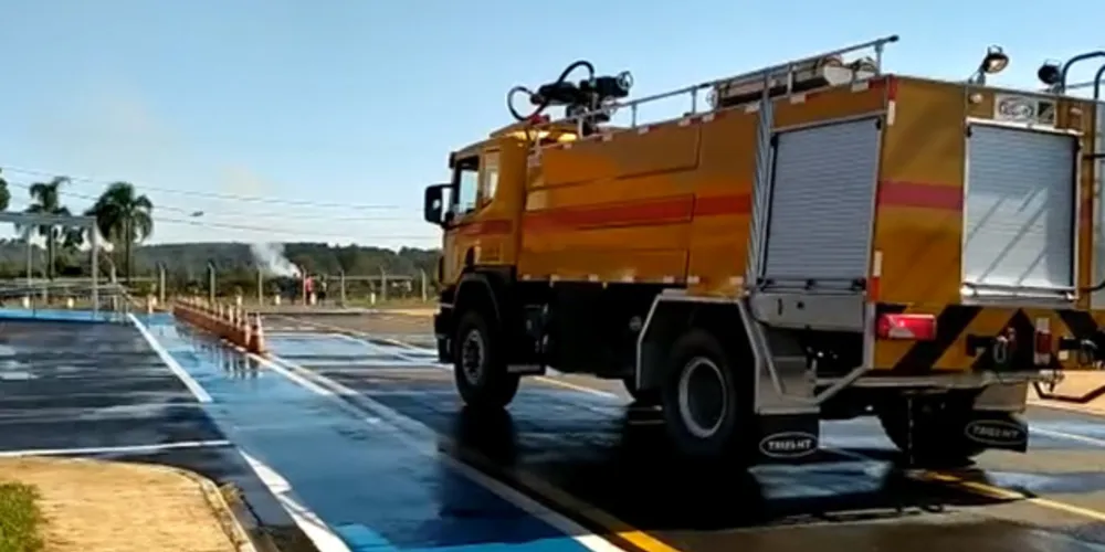 Caminhão de resgate do Aeroporto Sant'Ana será usado na desinfecção de ruas