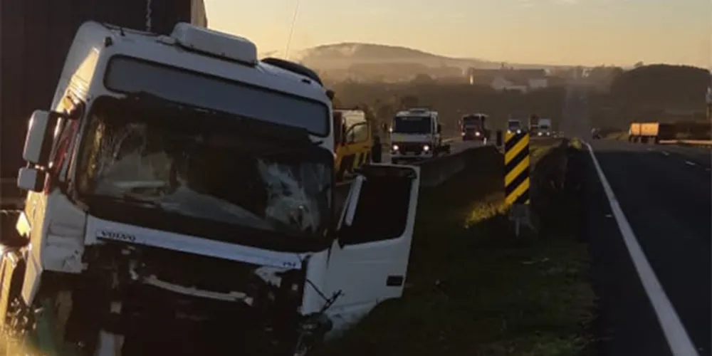 Motorista de um dos caminhões sofreu apenas lesões leves e foi encaminhado  ao PSM
