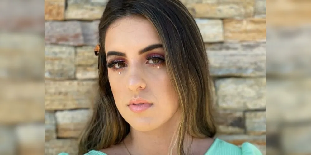 BDAY - A jovem Gabriela Kincheski Marques será muito cumprimentada nesta terça-feira (7), pela passagem de seu aniversário. Dona de um espírito colaborativo, atuante em projetos filantrópicos, amante das artes, empreendedora e muito amorosa, Gabi, como é carinhosamente chamada pelos amigos, é destaque entre as meninas da sua geração.  Da coluna RC os votos de felicidades e sucesso.