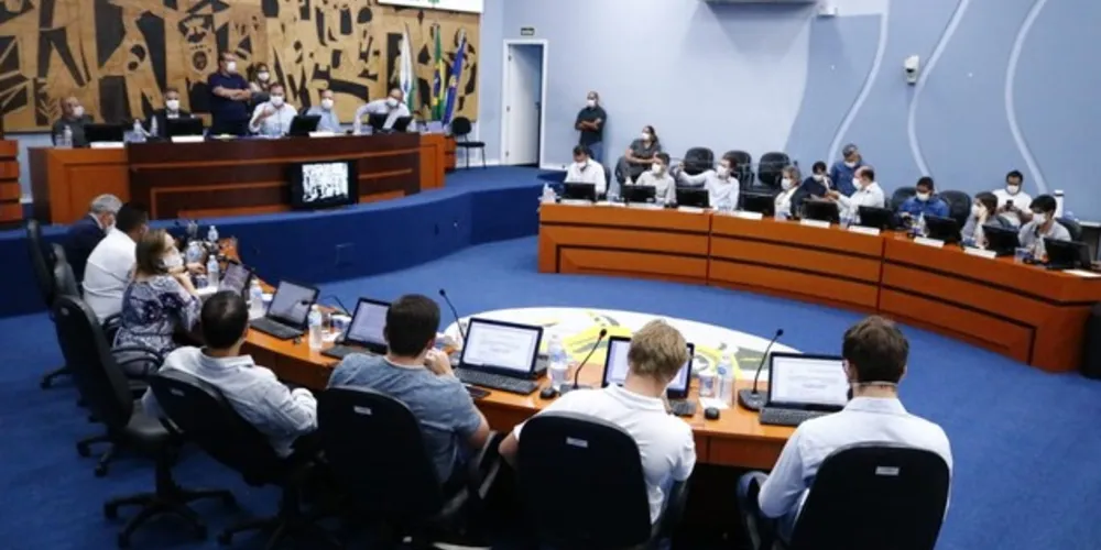 Imagem ilustrativa da imagem Retorno da Câmara é marcado por uso de máscaras e bate-boca