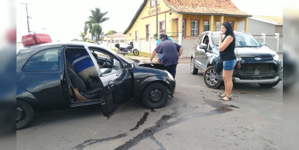 Acidente aconteceu no cruzamento das ruas Quinze de Setembro e Ludgéro Pavão