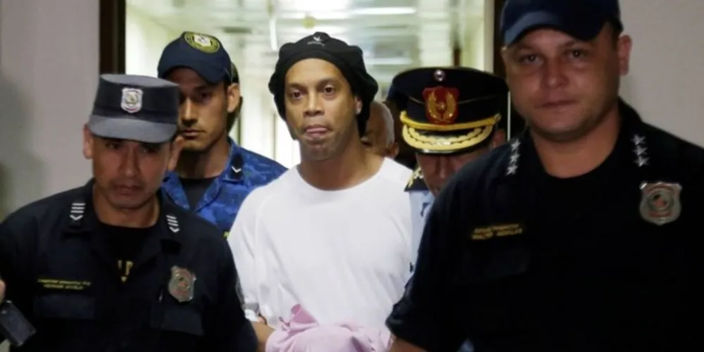 Ronaldinho entrou no Paraguai com passaporte falso e seu caso iniciou grande investigação nos órgãos responsáveis no país 