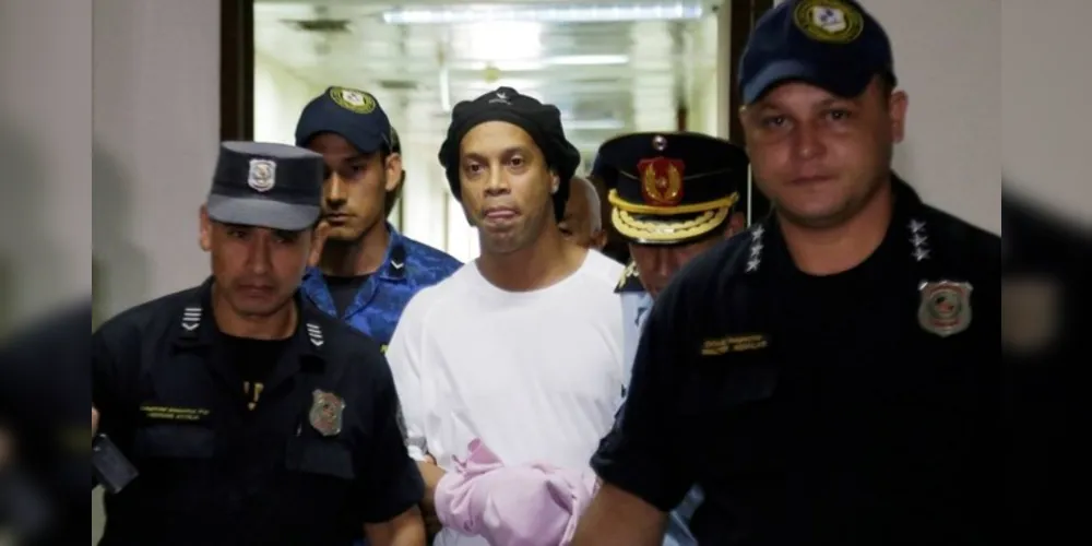 Ronaldinho entrou no Paraguai com passaporte falso e seu caso iniciou grande investigação nos órgãos responsáveis no país 