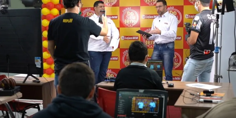 A varejista foi pioneira na modalidade, realizando uma live através do Facebook