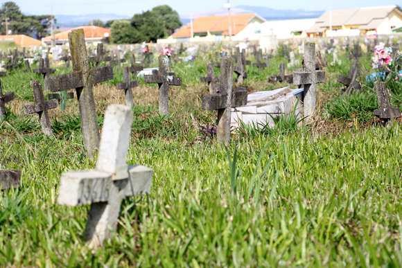Corpo foi encontrado em imóvel construído dentro do cemitério seria a residência do caseiro 