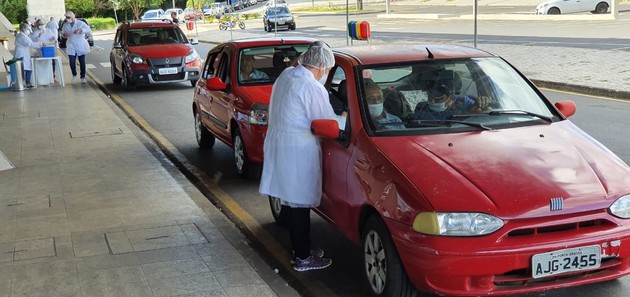 No primeiro dia cerca de 8000 idosos foram vacinados em Ponta Grossa