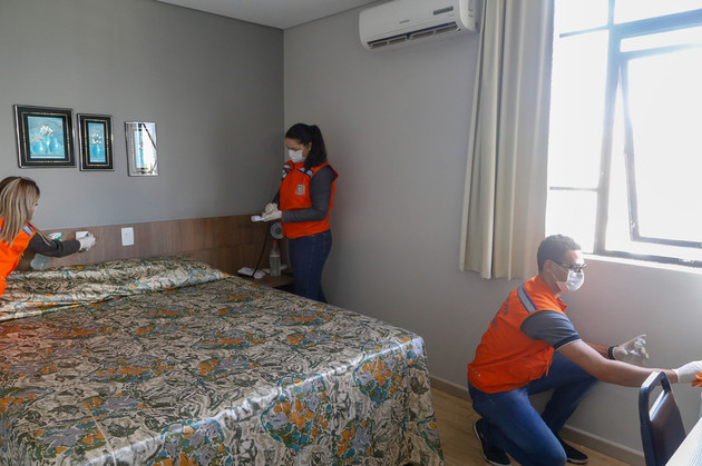 Hotéis de Curitiba, Medianeira (Oeste), Guaratuba e Pontal do Paraná, no Litoral, disponibilizaram seus espaços para o alojamento dos profissionais da saúde que atuam no controle e tratamento da Covid-19.