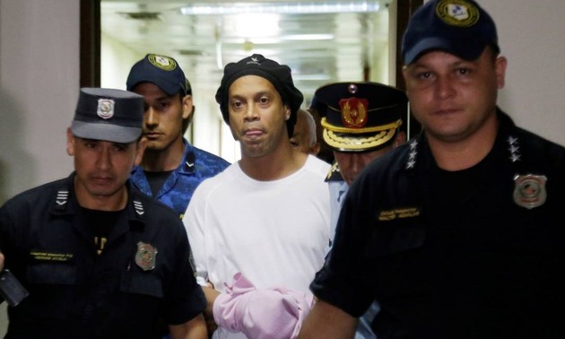 Ronaldinho entrou no Paraguai com passaporte falso e seu caso iniciou grande investigação nos órgãos responsáveis no país 