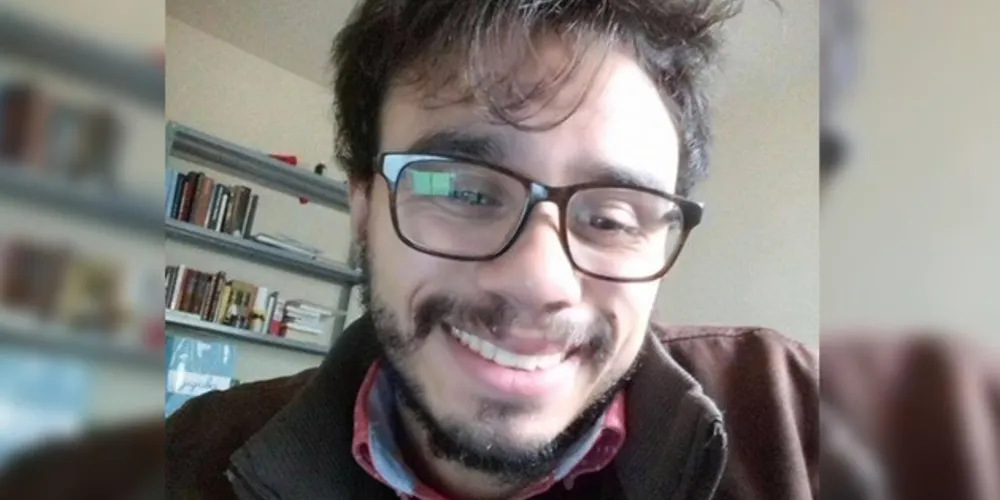 Juliano desenvolve estudos sobre Literatura Brasileira Contemporânea.