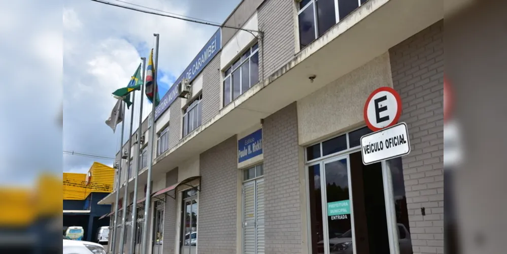 O concurso público previa vagas para advogado, assistente social, contador, professor e psicólogo.