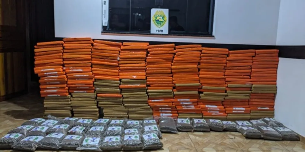 Droga era transportada em dois veículos para Ponta Grossa; uma pessoa morreu no tiroteio