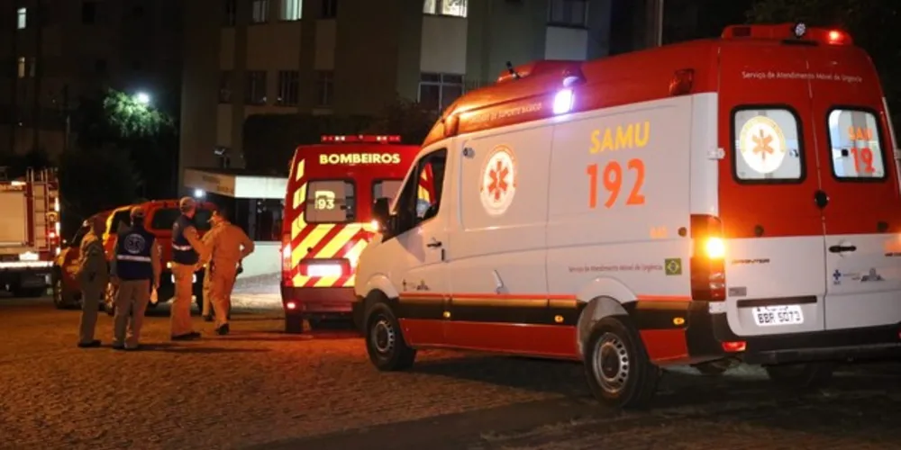 Socorristas foram mobilizados para conter a atitude da mulher e levaram a vítima ao hospital