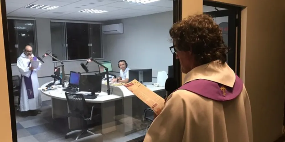 Imagem ilustrativa da imagem Rádio Sant’Ana transmitirá Celebração do Tríduo Pascal