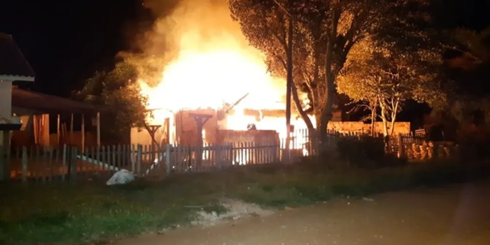 Ainda não há informações sobre o que teria provocado o incêndio