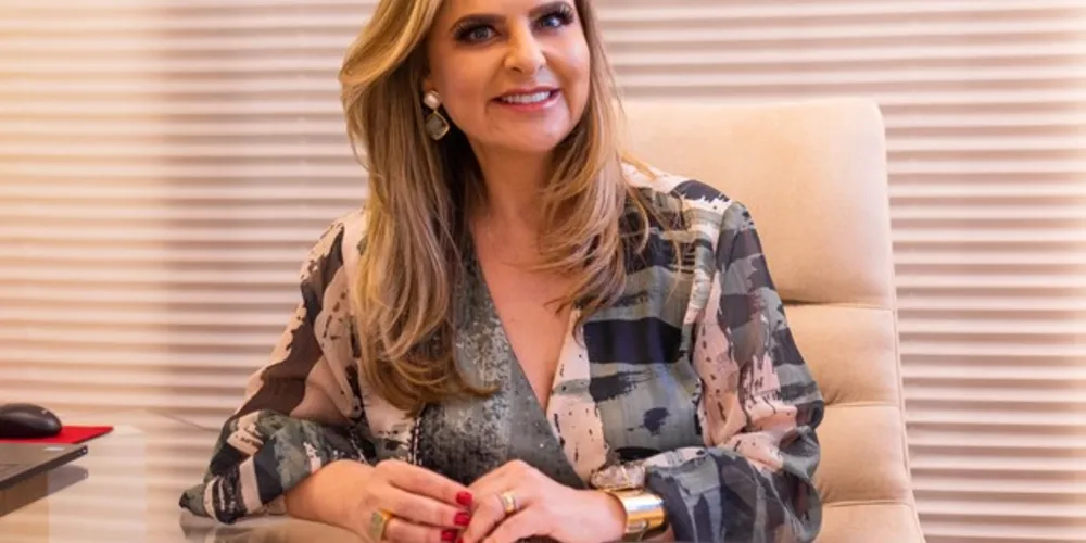  FELICITAÇÕES - A médica Daniele Araujo que é uma referência em frear o envelhecimento e focar na saúde de seus fiéis pacientes, celebrou no último domingo (12), a passagem de seu aniversário. Da coluna RC os votos de alegrias e sucesso. 