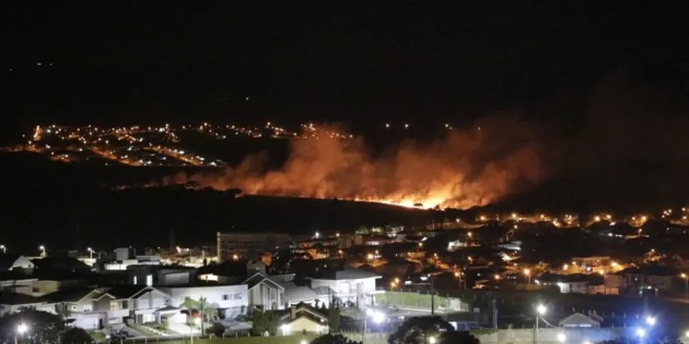 Imagem ilustrativa da imagem Grande incêndio ambiental atinge PG; veja imagens