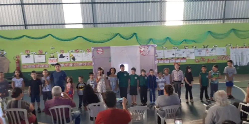 Imagem ilustrativa da imagem Escola conscientiza população sobre a dengue