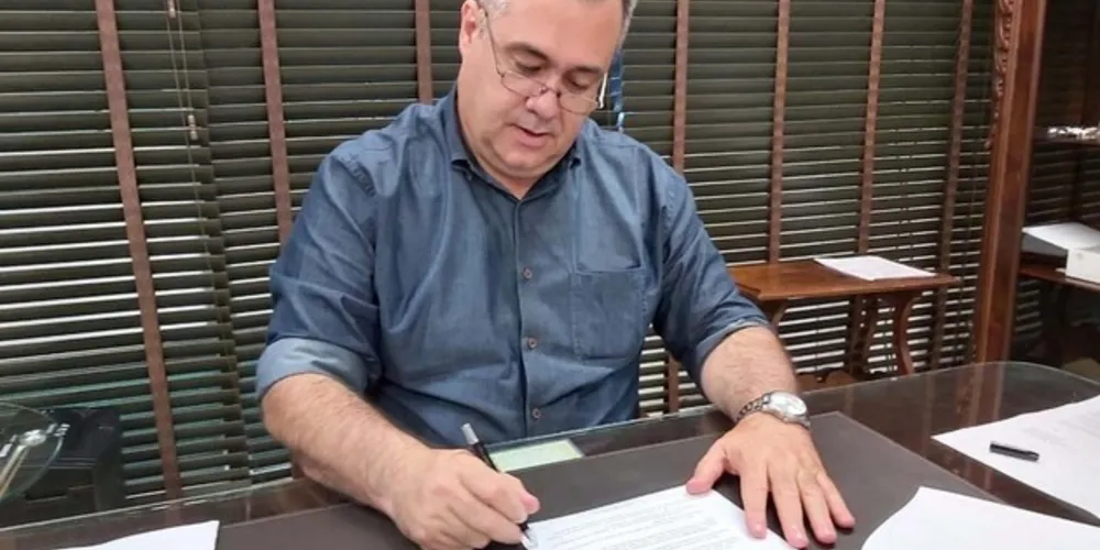 O secretário de Saúde, Beto Preto, assinou nesta terça-feira (14) a Resolução 482/2020 que regulamenta a operacionalização de prescrição médica por meio eletrônico.