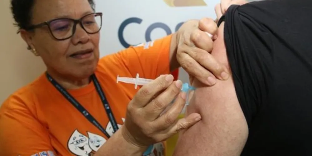 FMS também manterá a vacinação das pessoas com mais de 60 anos