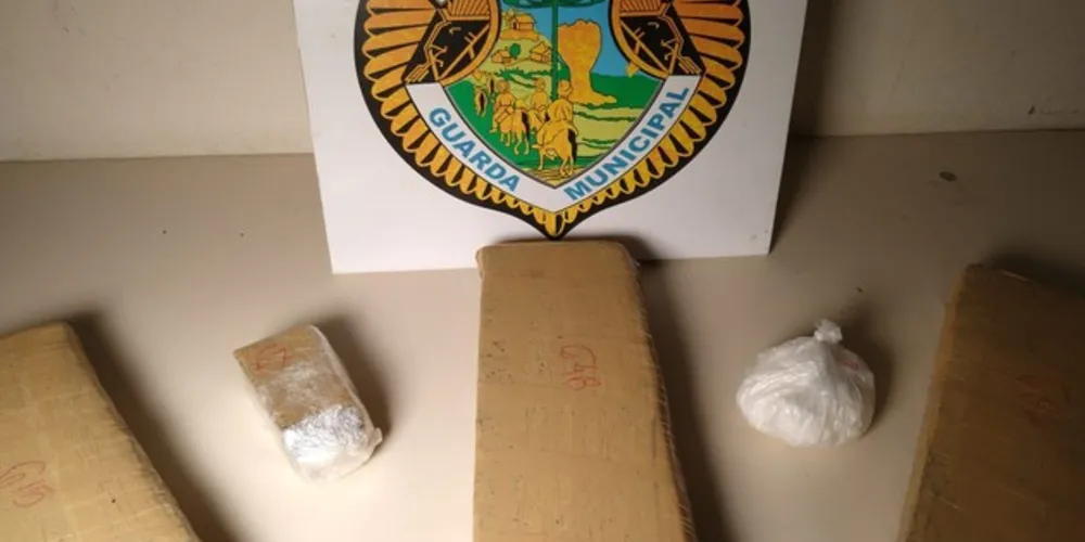 Imagem ilustrativa da imagem GM flagra trio com dois quilos de maconha na Coronel Cláudio
