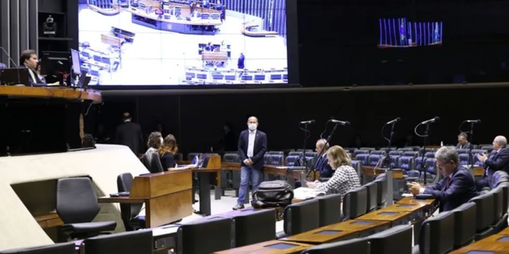 Como foi alterado, o texto volta para apreciação dos senadores.