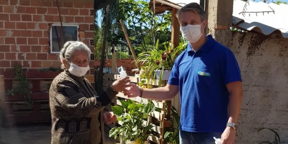 A distribuição foi realizada nessa quinta-feira (16) nos bairros da cidade