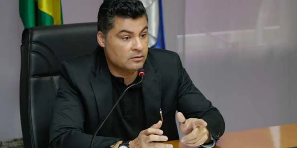 Prefeito alerta população que número de casos vai aumentar nos próximos dias