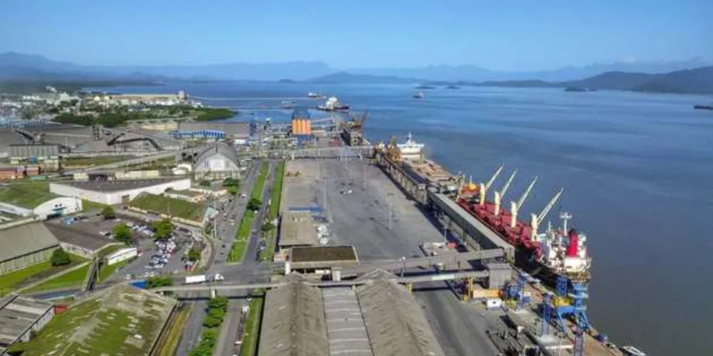 Porto de Paranaguá mantém operações com cuidados de segurança