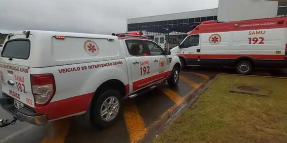  Ao chegar no local, imediatamente os profissionais do SAMU levaram a mulher para o interior da viatura, onde ao ser avaliada foi confirmado que ela estaria em trabalho de parto.