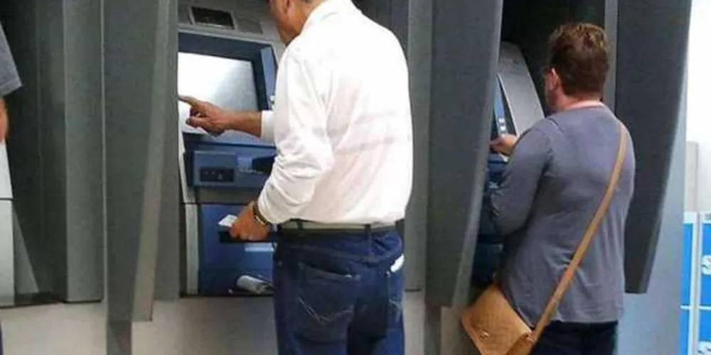 Pela decisão, as instituições também não poderão cobrar juros ou multas.