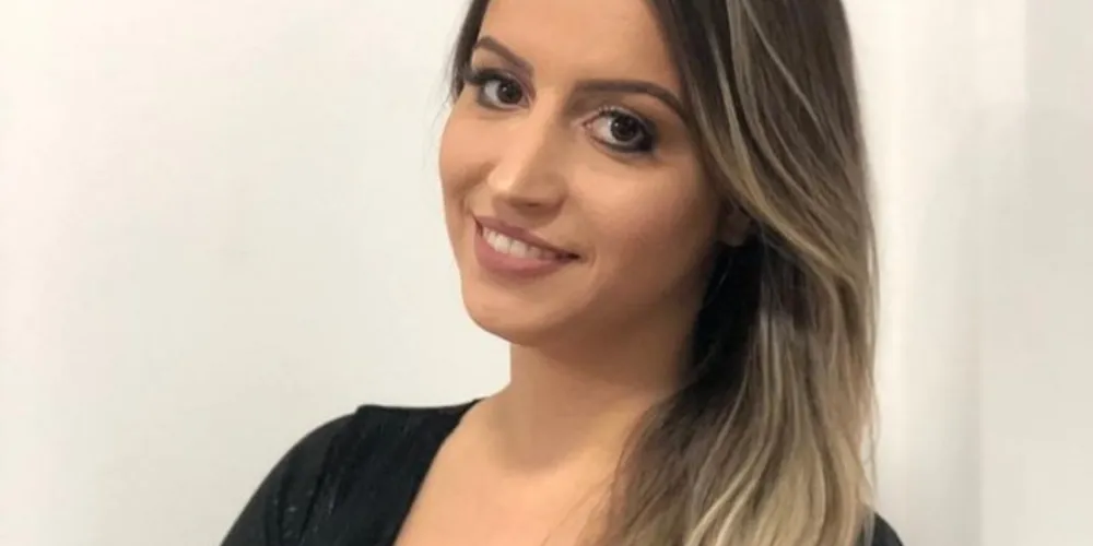 NOVO CICLO - A hair stylist Cleidiele de Freitas receberá as felicitações pela passagem de seu aniversário na próxima sexta-feira (24). Cleidiele é integrante da equipe do badalado salão Menina Bonita e vem se destacando com seu trabalho sempre atual.  Da coluna RC os votos de felicidades e sucesso.