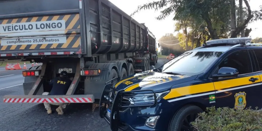 Veículo foi abordado em frente ao posto da PRF na cidade de Tibagi
