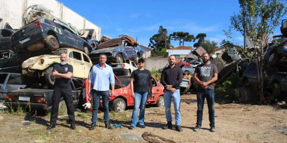São mais de 560 veículos e motos inservíveis, apreendidos pela PCPR.