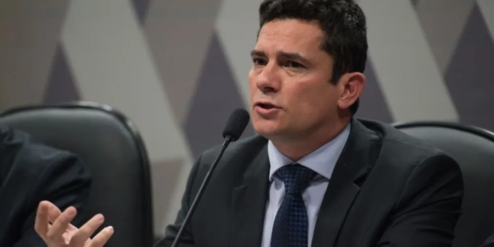 Imagem ilustrativa da imagem Moro pede demissão após mudança na PF