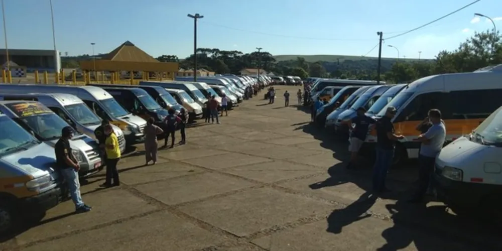 Imagem ilustrativa da imagem Trabalhadores do transporte escolar fazem manifesto em PG