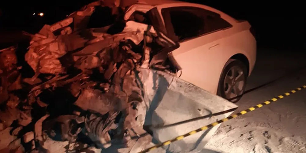 Motorista do carro não resistiu aos ferimentos e morreu ainda no local da batida