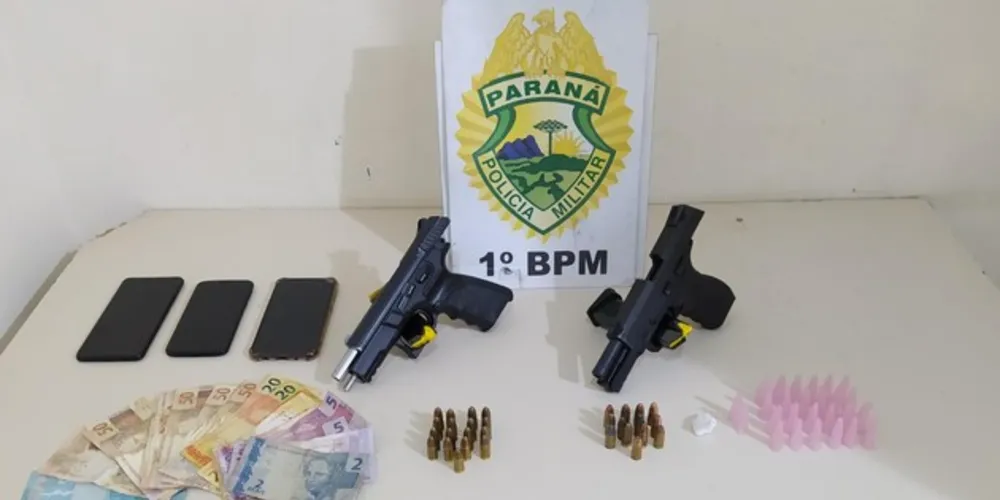 Armas foram encontradas pela polícia após tentativa de fuga de casal