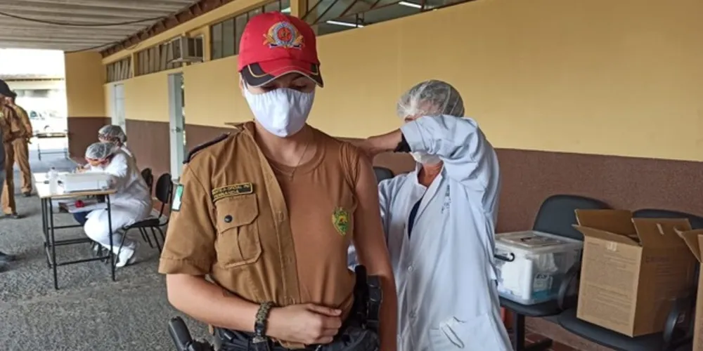 Imagem ilustrativa da imagem Policiais militares de PG são imunizados contra a gripe