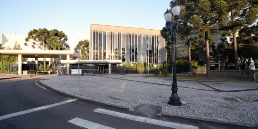 Uso obrigatório de máscaras volta à discussão na Assembleia Legislativa do Paraná na sessão plenária de segunda