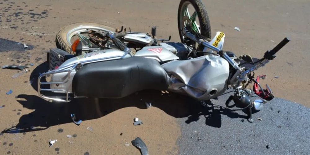 As duas vítimas do acidente estavam na motocicleta e foram socorridos pelos bombeiros