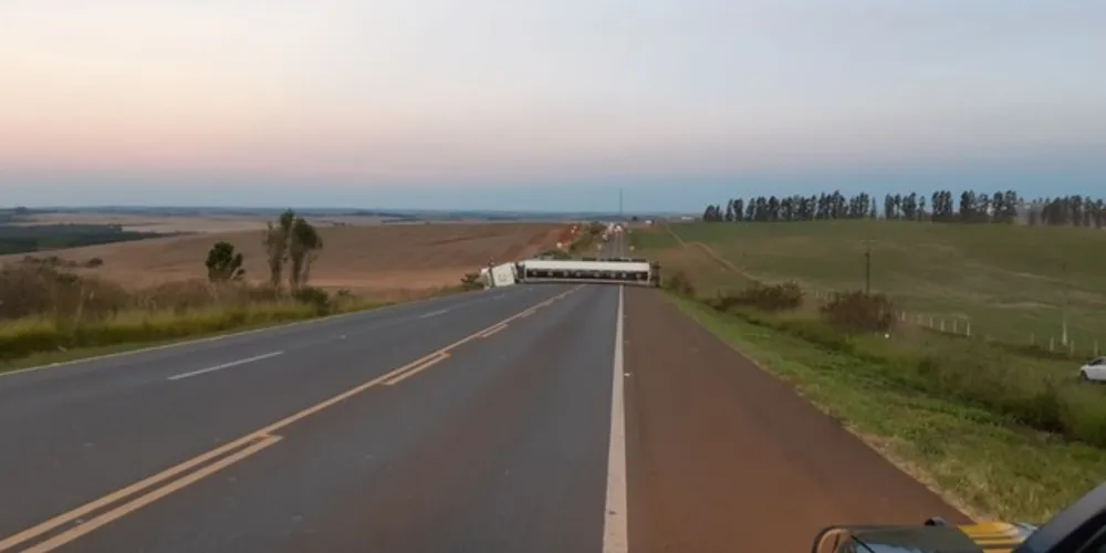 Houve vazamento da maior parte dos combustíveis, mas sem atingir qualquer leito de rio, apenas a vegetação local.