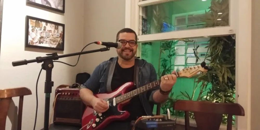 Antes da pandemia Boró se apresentava semanalmente no El tomato, Sunset bar, e Strasburger