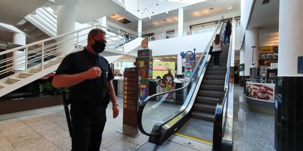 Imagem ilustrativa da imagem PG libera buffets e muda horário de shoppings