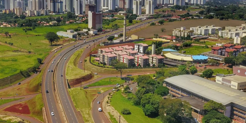  indústria e a construção civil voltaram a funcionar no dia 15 de abril