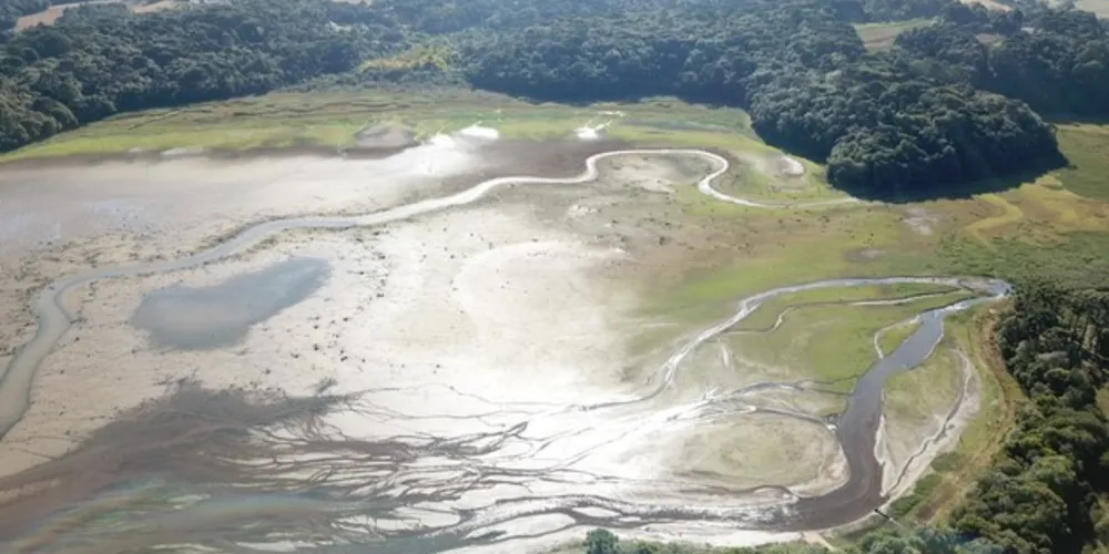 Imagem ilustrativa da imagem Imagens mostram baixo nível d'agua no Alagados