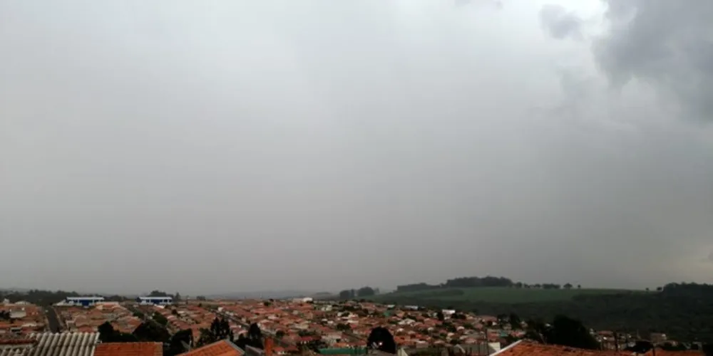 Depois de dias com sol forte e tempo seco, a cidade de Ponta Grossa volta a registrar chuvas