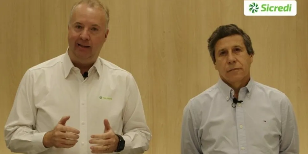 Marcio Zwierewicz, diretor executivo do Sicredi, e o presidente do Grupo Gestor do Operário, Álvaro Góes